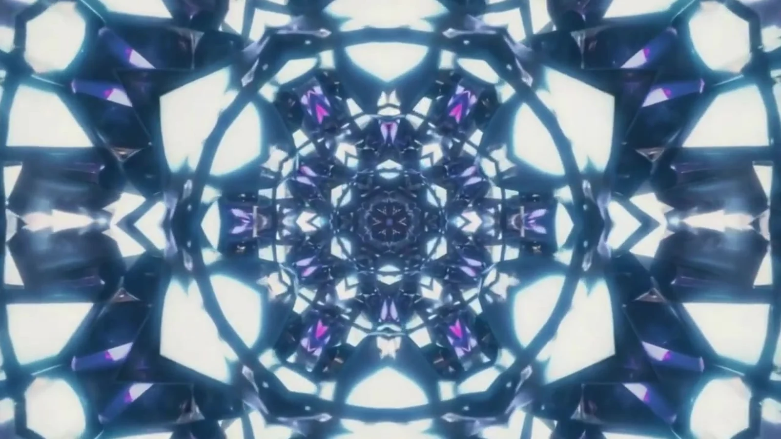 Fotograma del videoclip de «Ataúd de neón»: un caleidoscopio azul y blanco de formas de cristal repetidas en círculos alrededor de un centro violeta