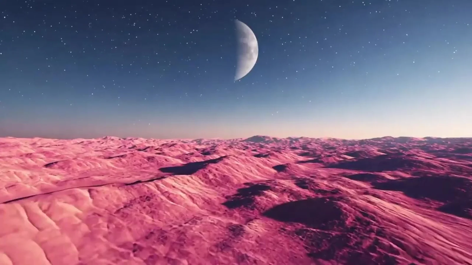 Fotograma del videoclip de «Ojalá se pudiera viajar a GAYFOLK»: una luna blanca en cuarto creciente sobre una llanura de dunas rosas al atardecer