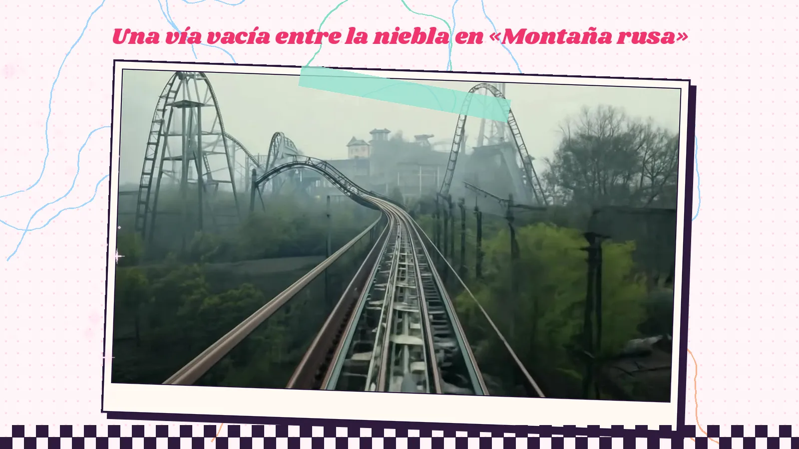 Una vía de montaña rusa vacía que se pierde en la niebla entre estructuras de hierro y árboles, fotograma del videoclip de «Montaña rusa»